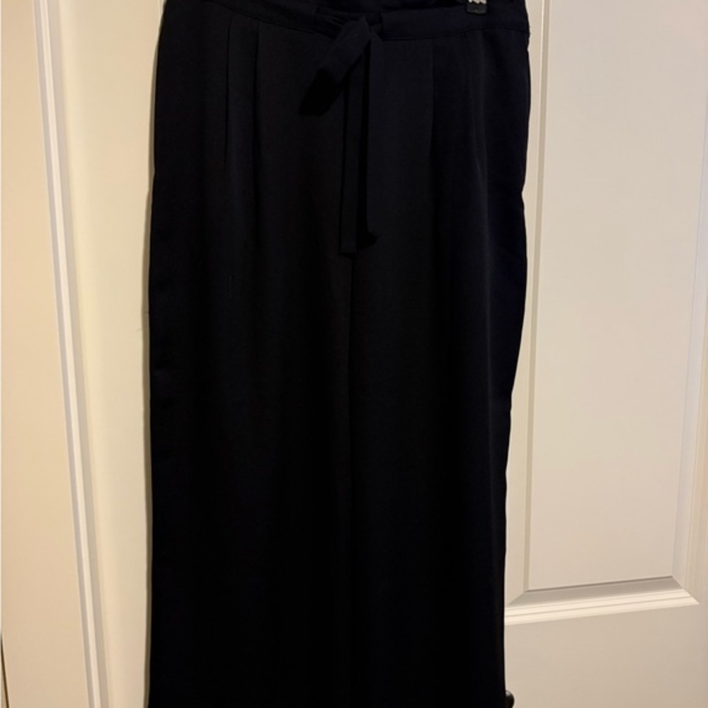 Elegant DR2 Black Wide-Leg Capri Pants